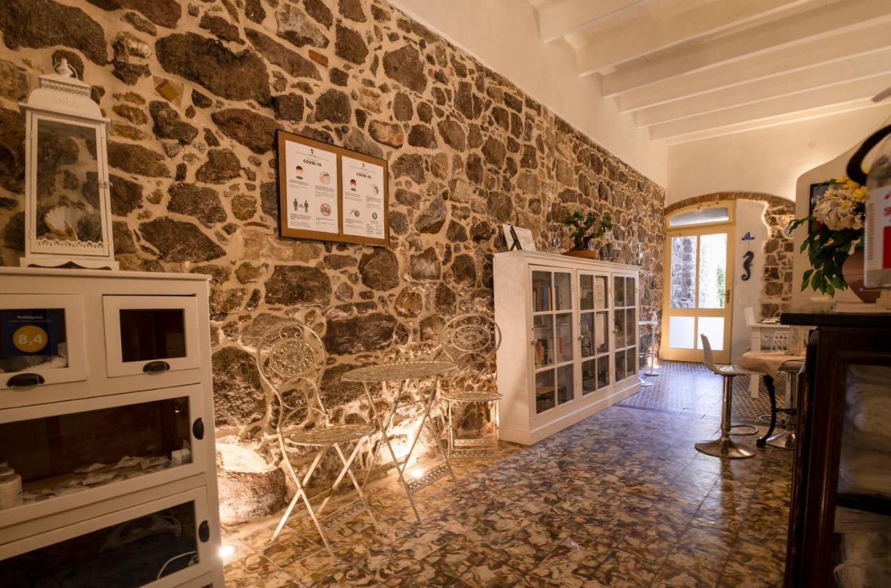 Domo Sa Barra Bed & Breakfast SantʼAntìoco Eksteriør bilde